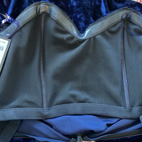 NWT Romeo & Juliet Couture Navy Velvet Dress - Picture 8 of 8